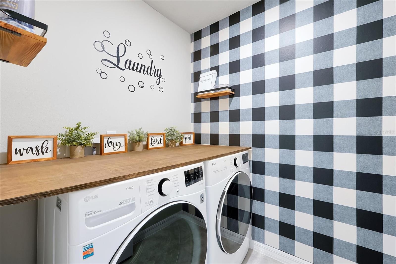 Image 25 of 39 For 1027 Robin Holly Street