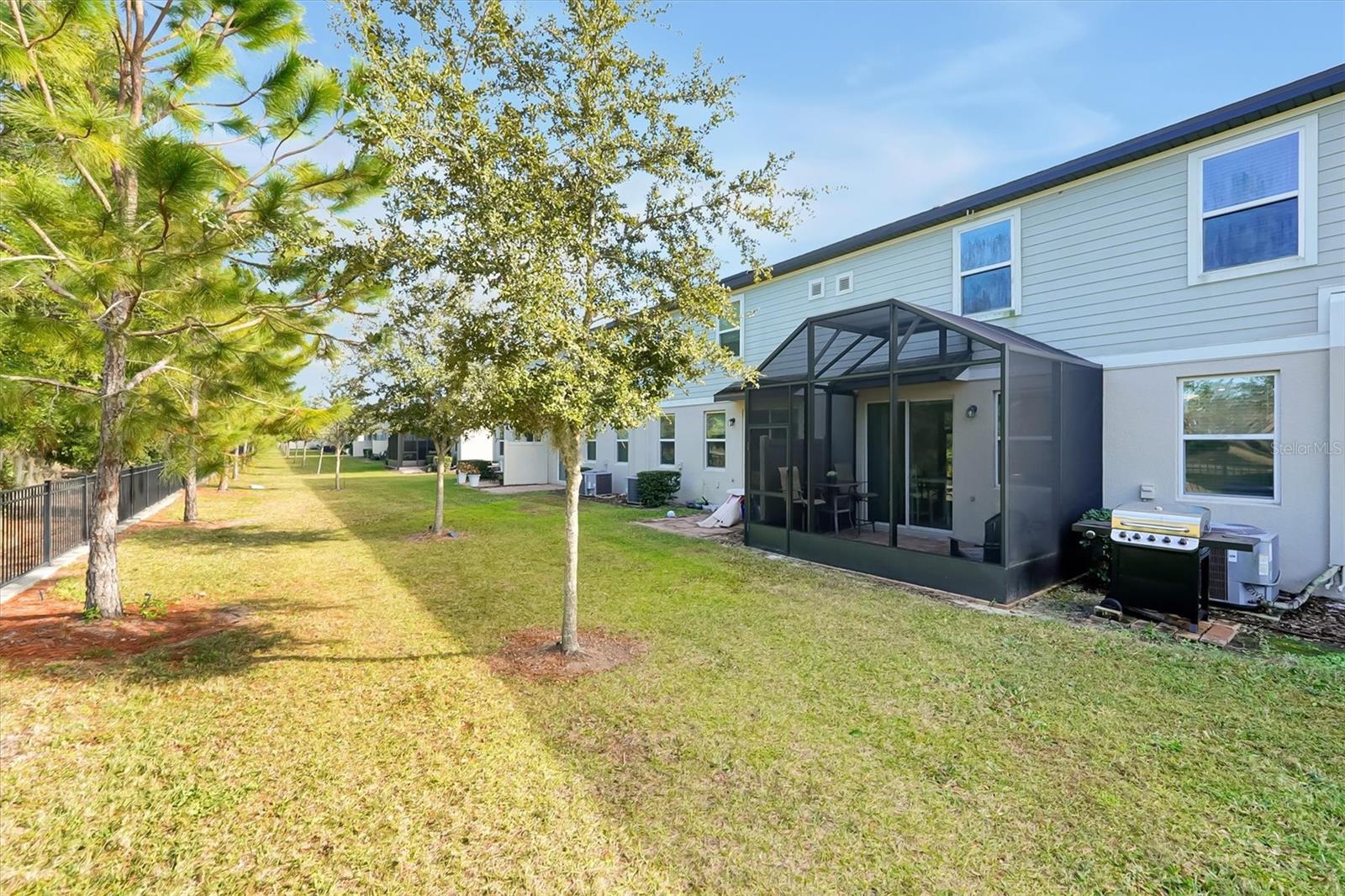 Image 28 of 39 For 1027 Robin Holly Street