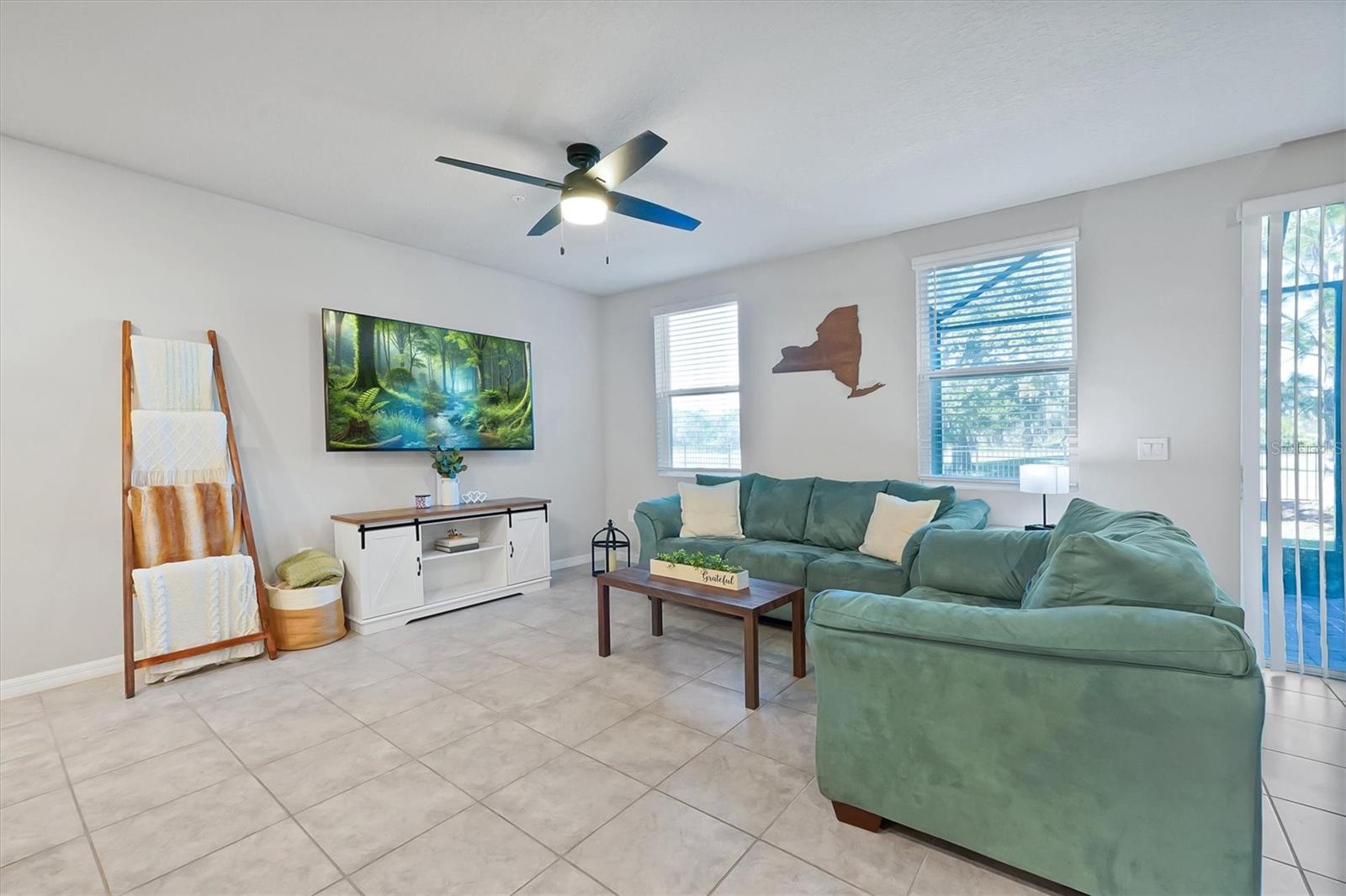 Image 3 of 39 For 1027 Robin Holly Street