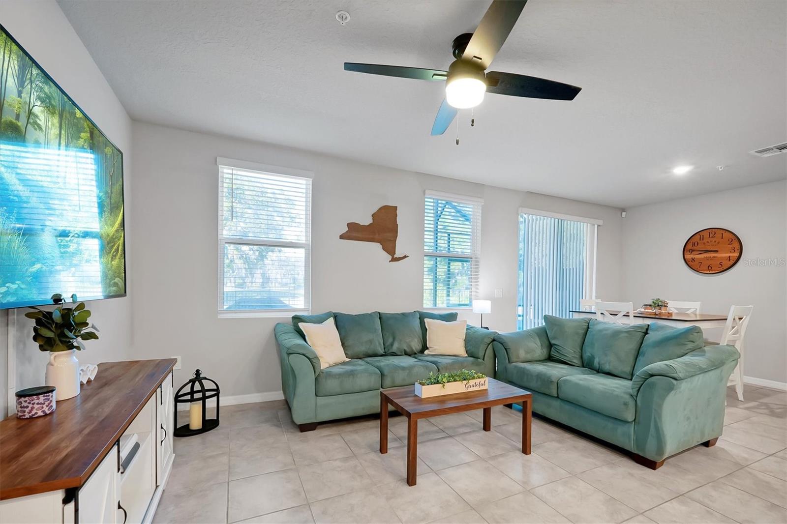 Image 4 of 39 For 1027 Robin Holly Street