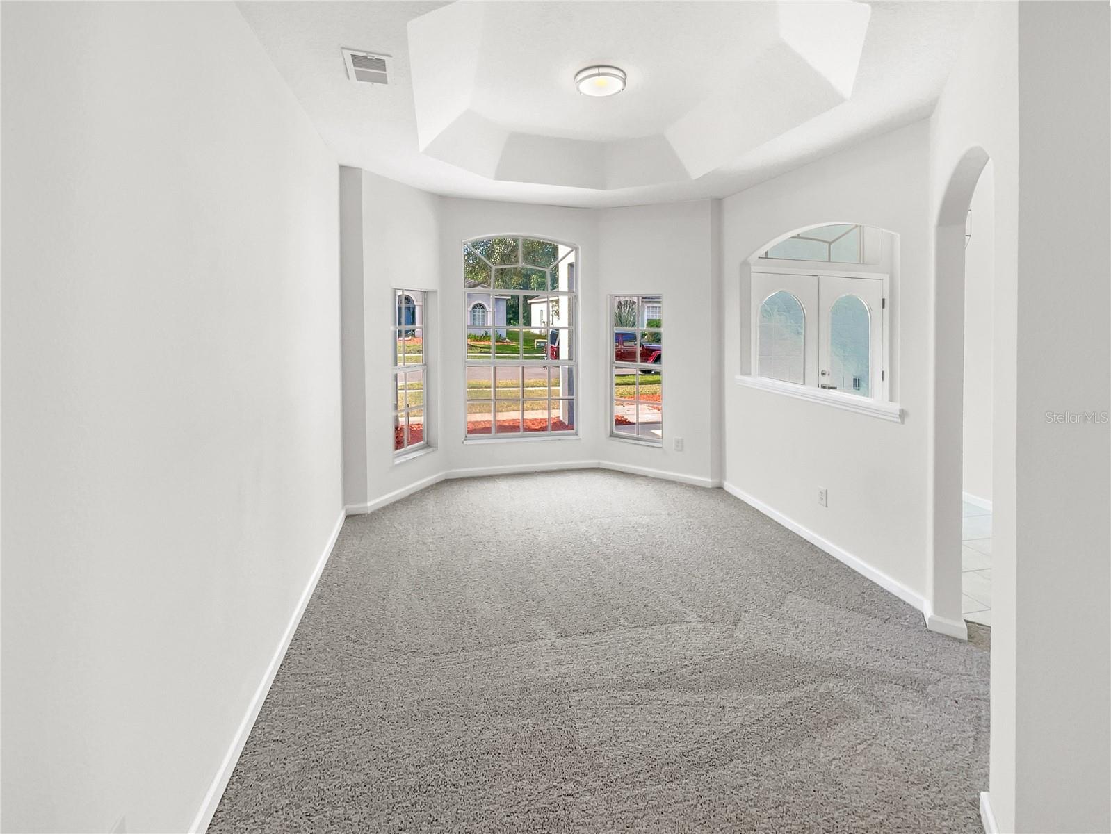 Image 17 of 37 For 725 Forestgreen Court