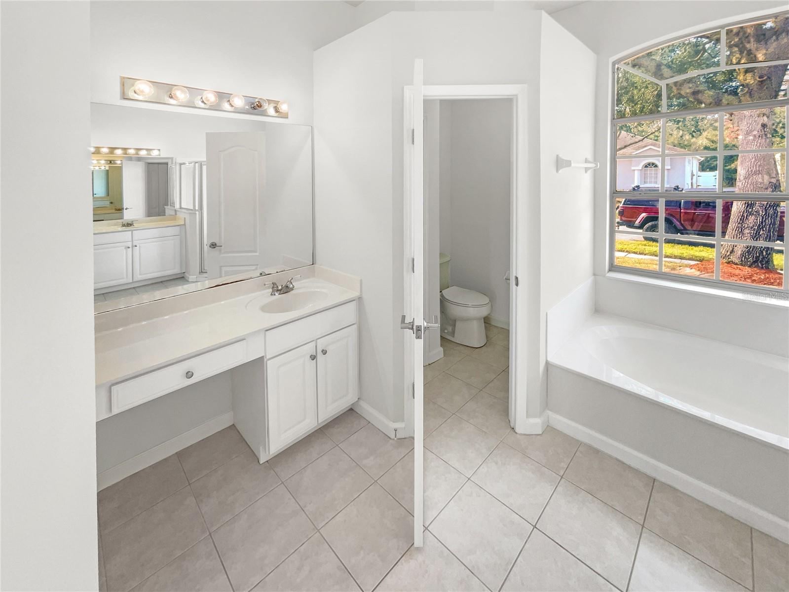 Image 21 of 37 For 725 Forestgreen Court