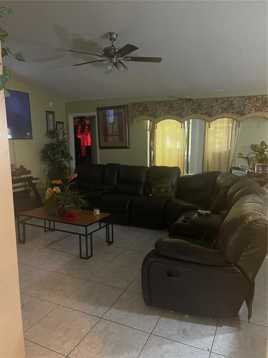 Image 7 of 11 For 2851 Hickory Creek Drive