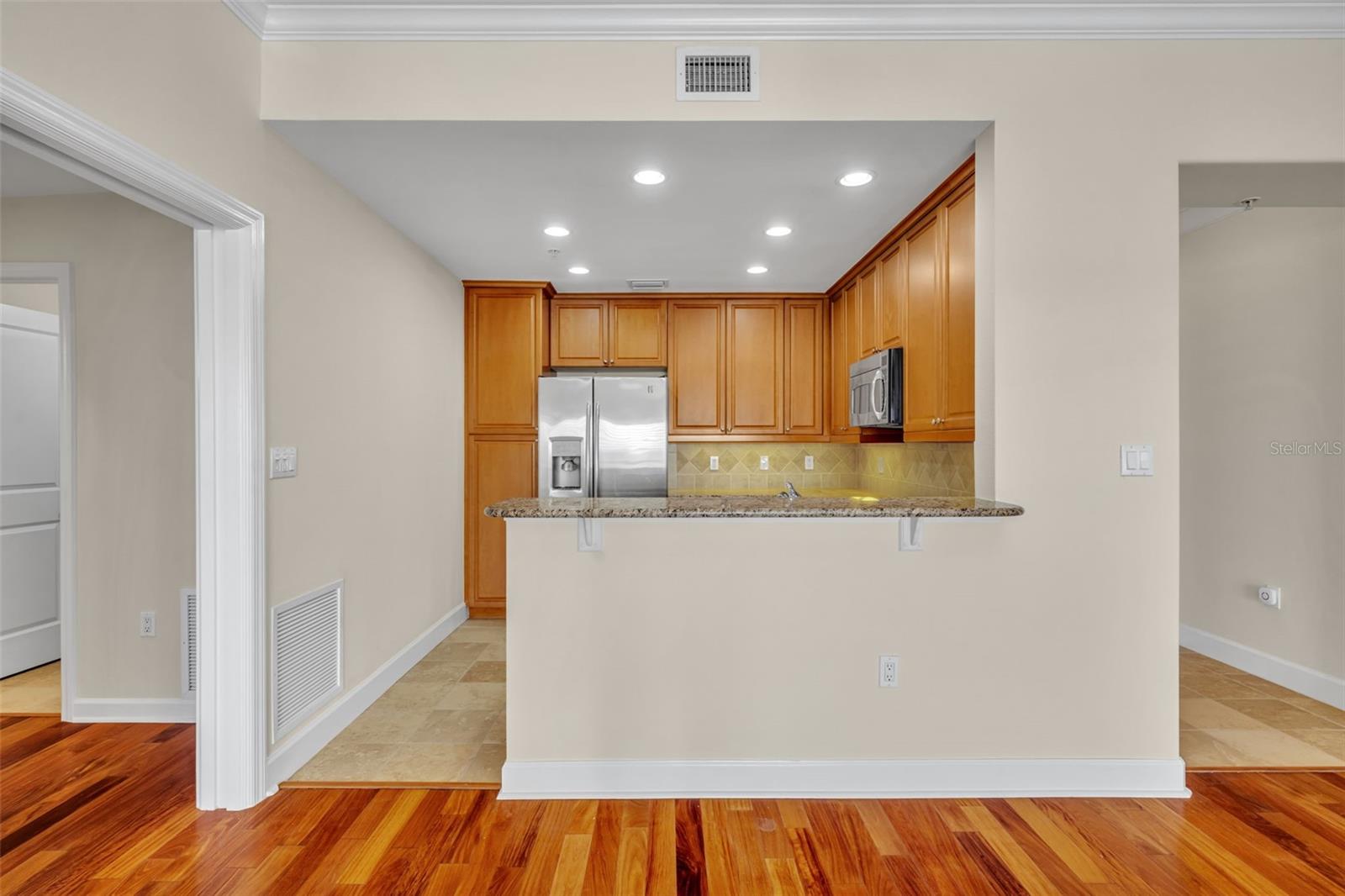 Image 10 of 32 For 2305 Edgewater Drive 1408