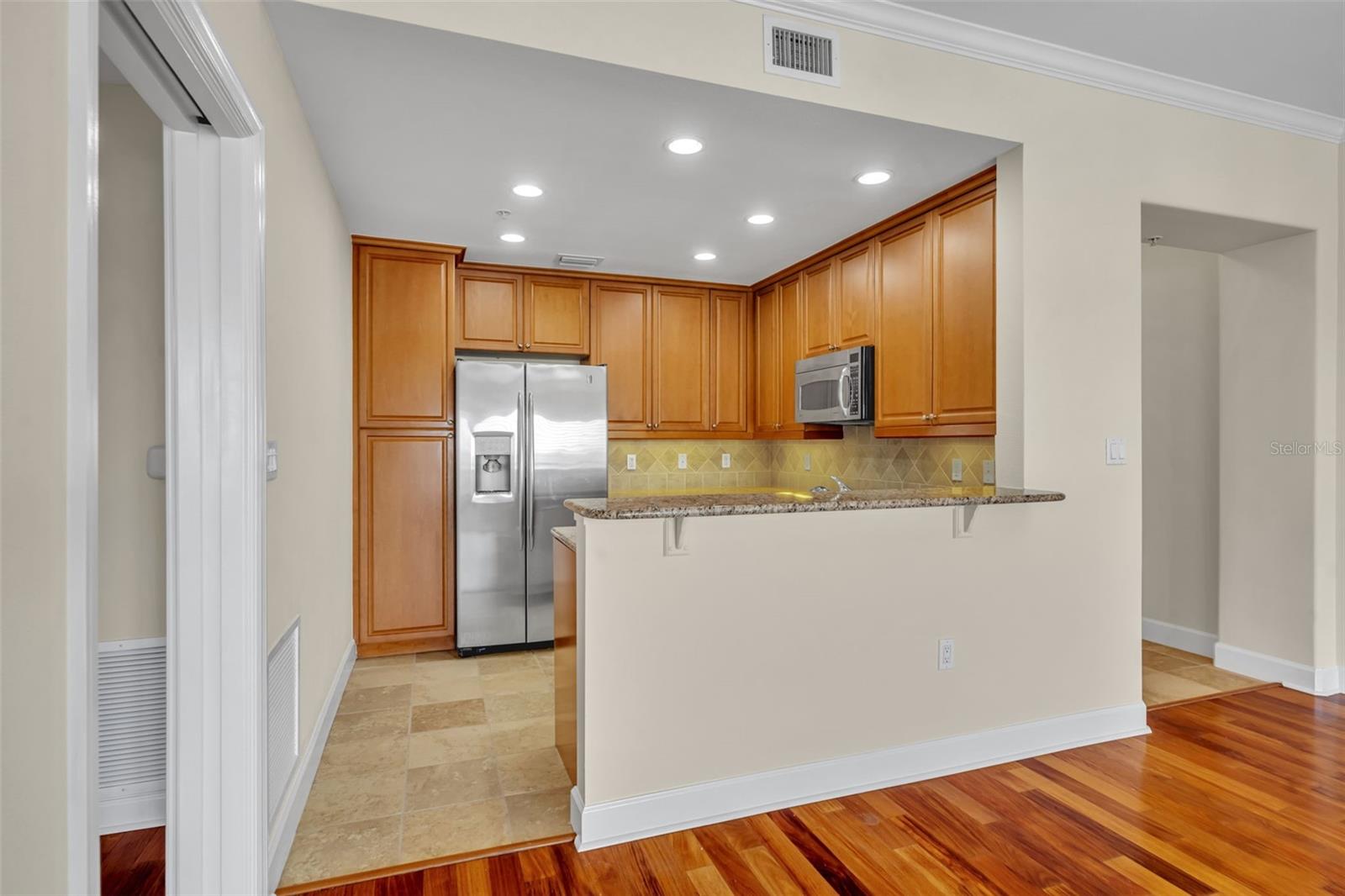 Image 11 of 32 For 2305 Edgewater Drive 1408