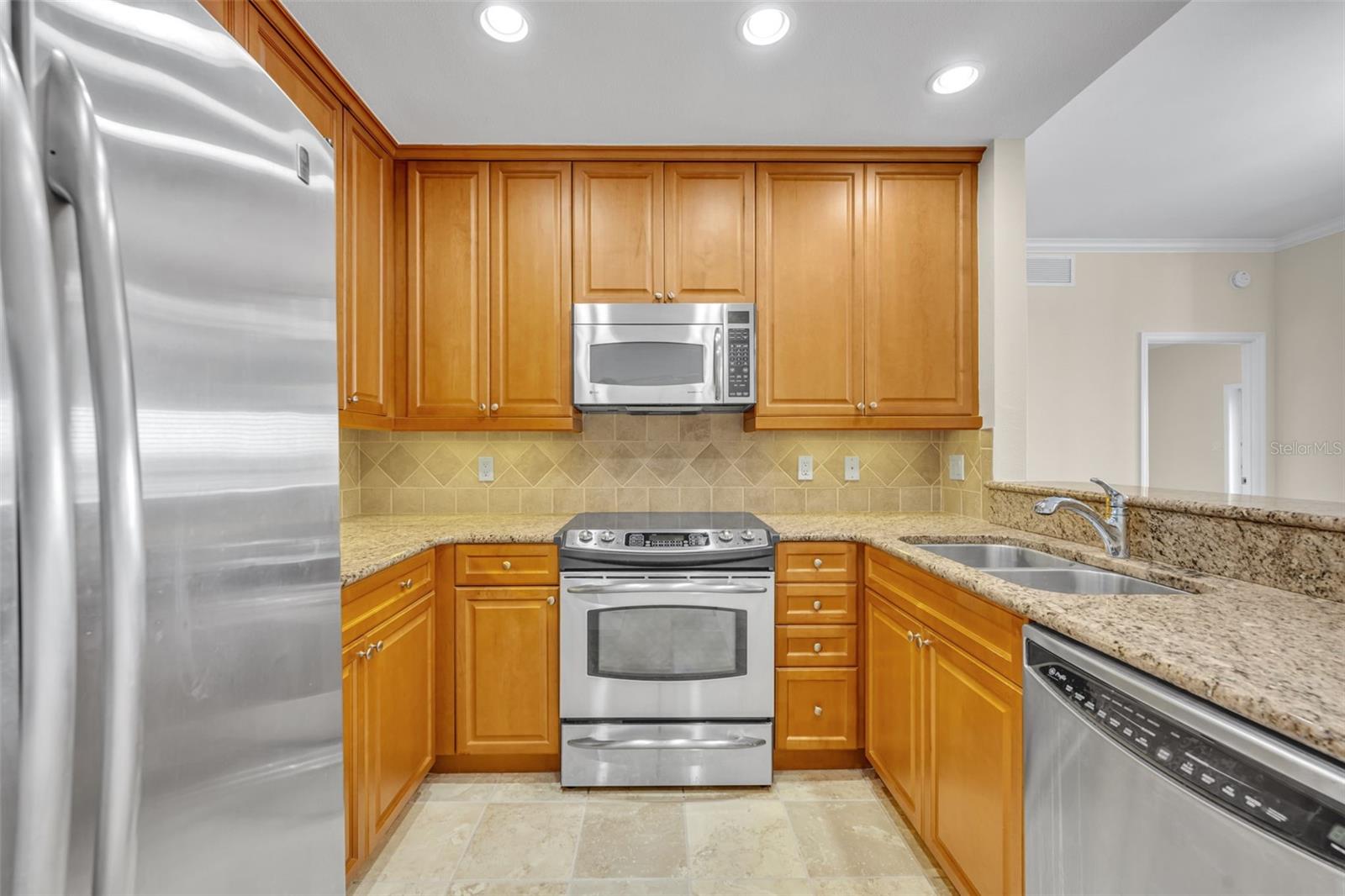 Image 13 of 32 For 2305 Edgewater Drive 1408