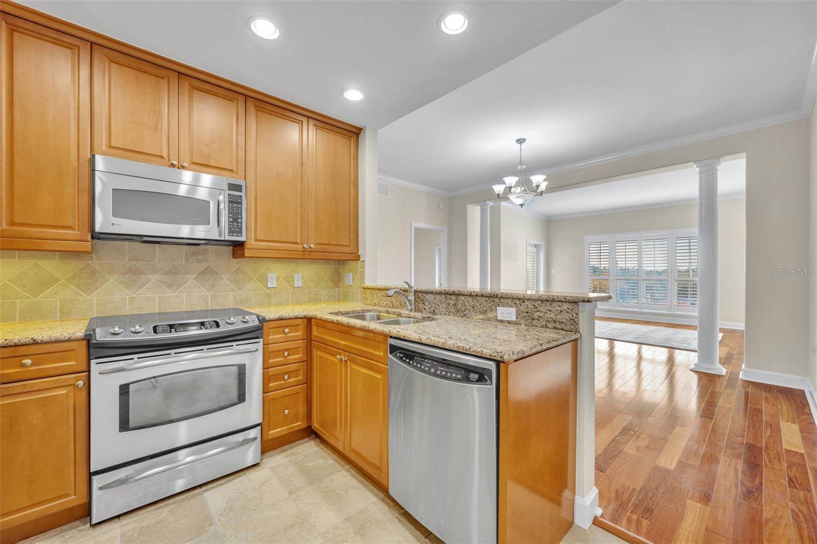 Image 14 of 32 For 2305 Edgewater Drive 1408