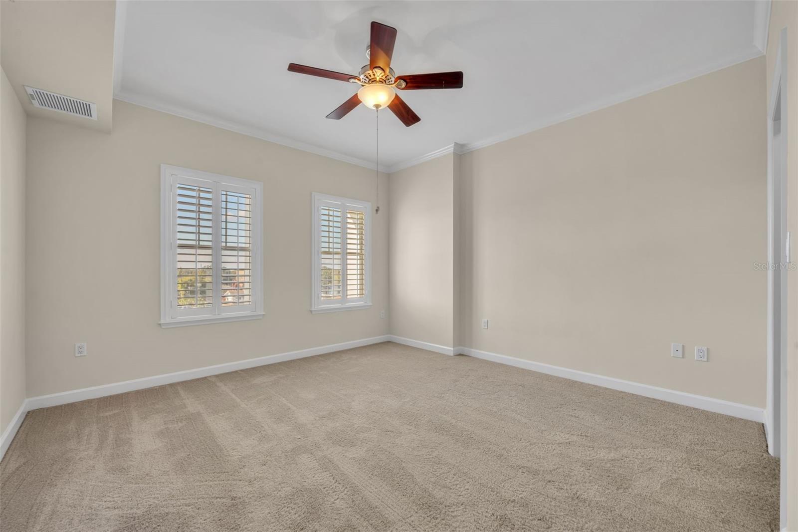 Image 15 of 32 For 2305 Edgewater Drive 1408