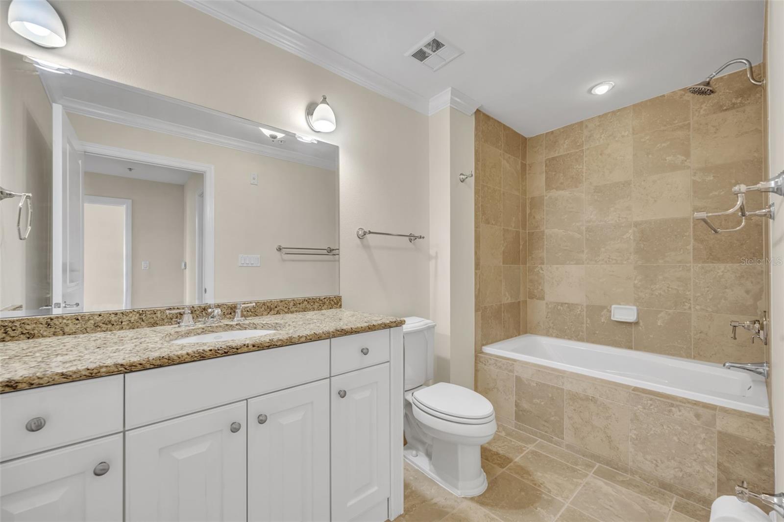 Image 17 of 32 For 2305 Edgewater Drive 1408