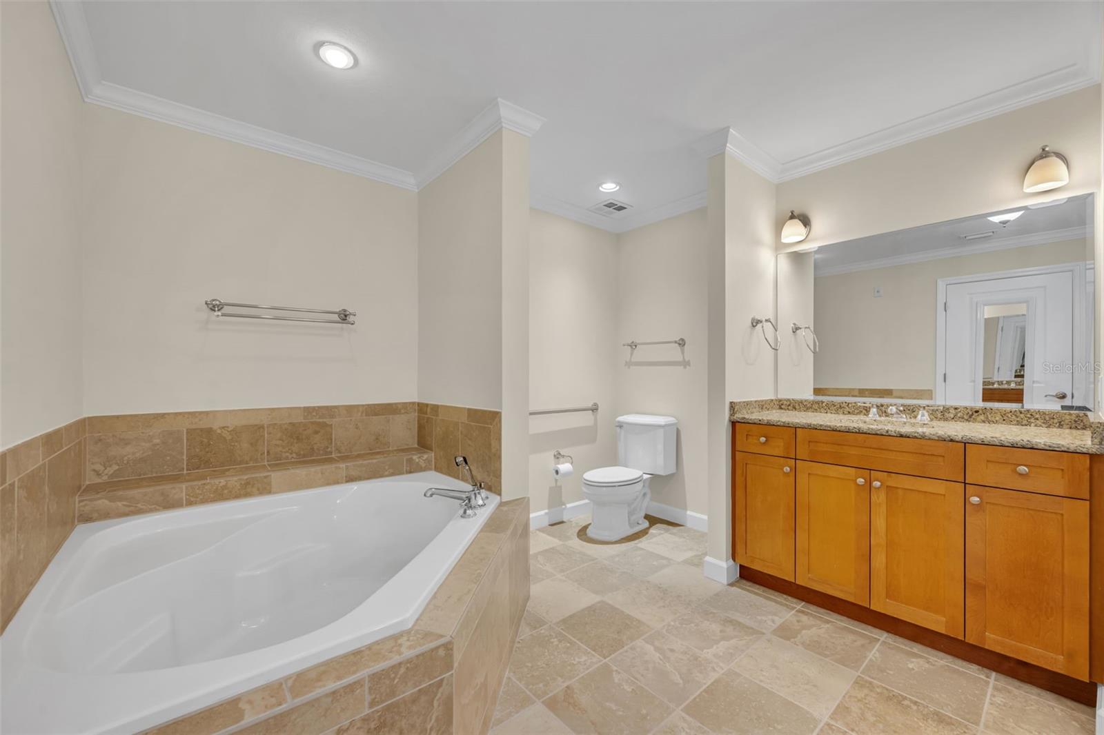 Image 22 of 32 For 2305 Edgewater Drive 1408