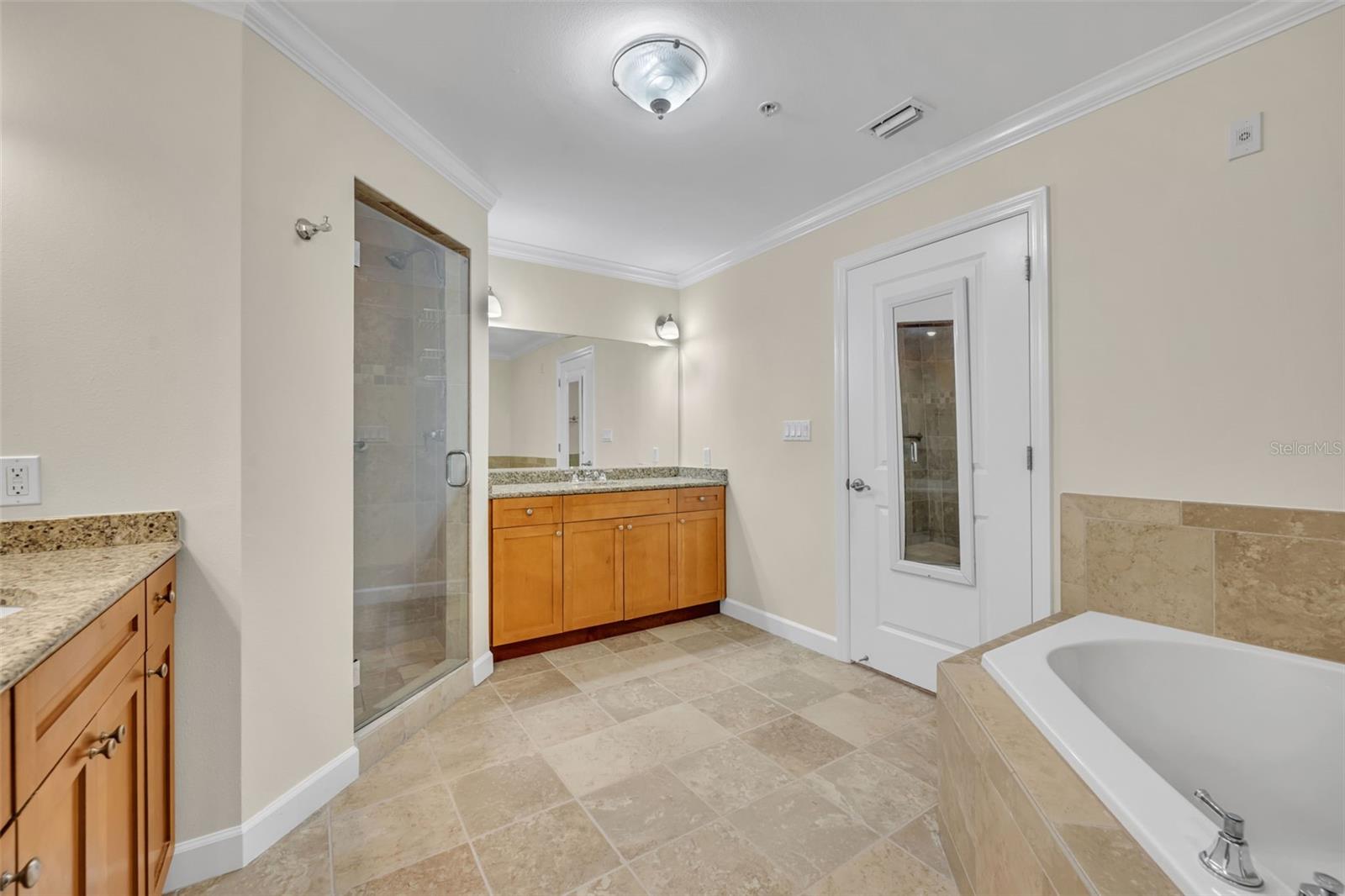 Image 23 of 32 For 2305 Edgewater Drive 1408