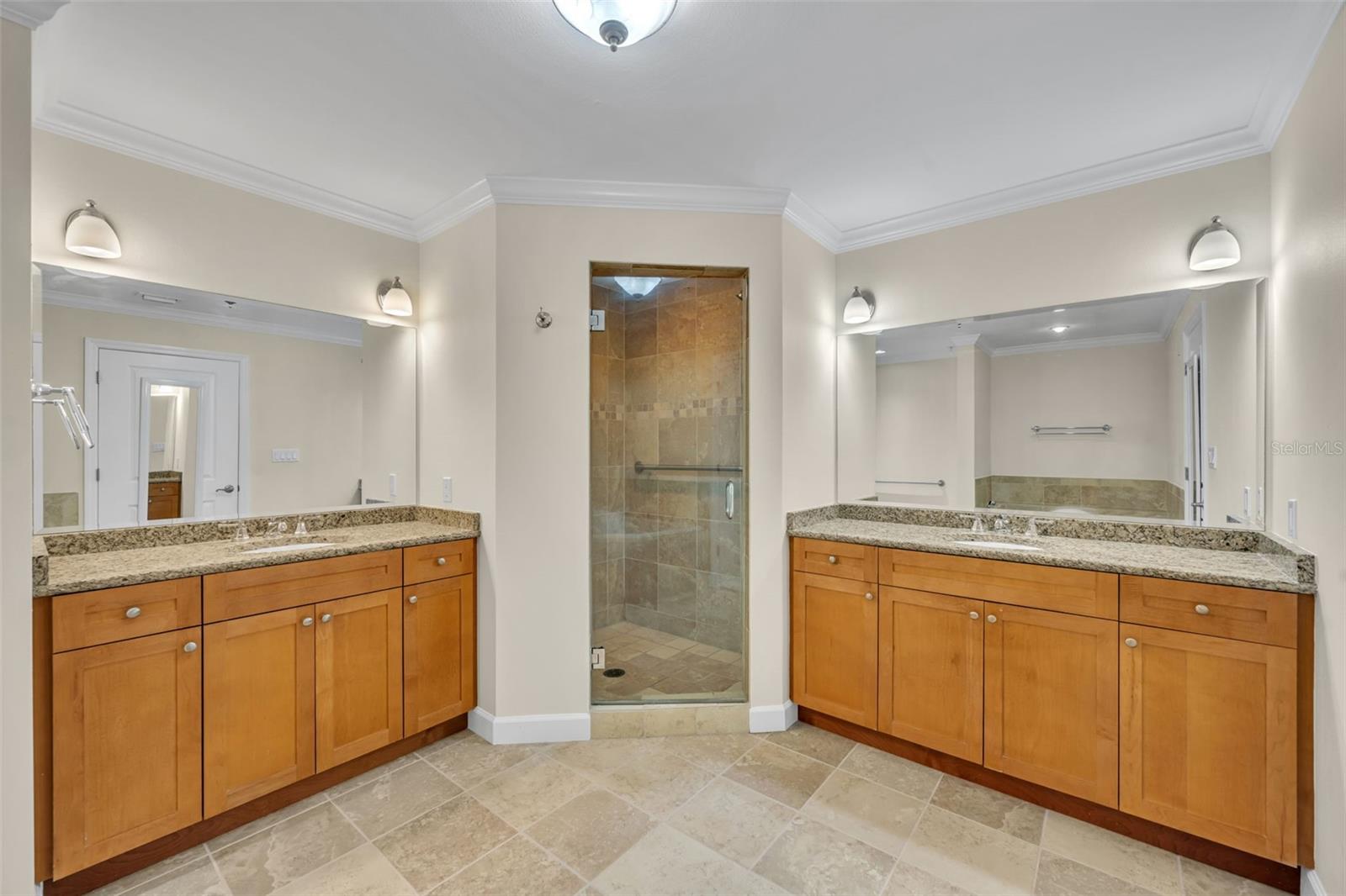 Image 24 of 32 For 2305 Edgewater Drive 1408