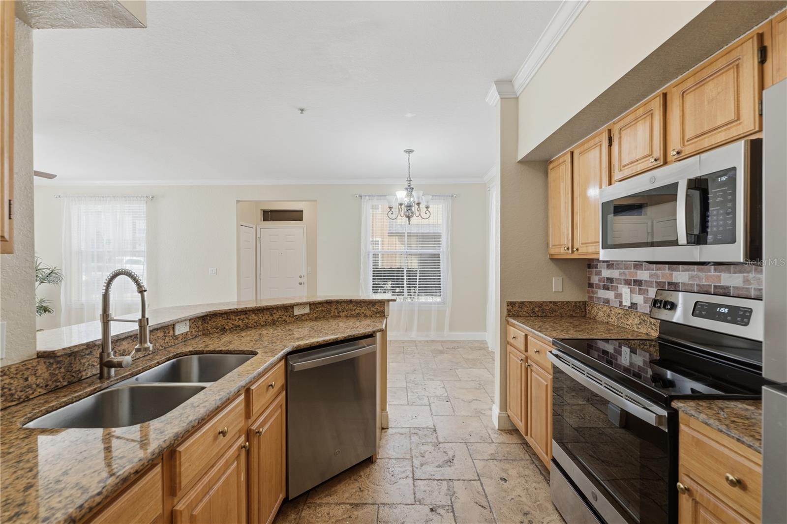 Image 12 of 47 For 6017 Westgate Drive 911