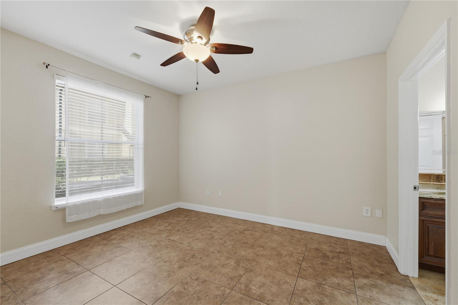 Image 18 of 47 For 6017 Westgate Drive 911