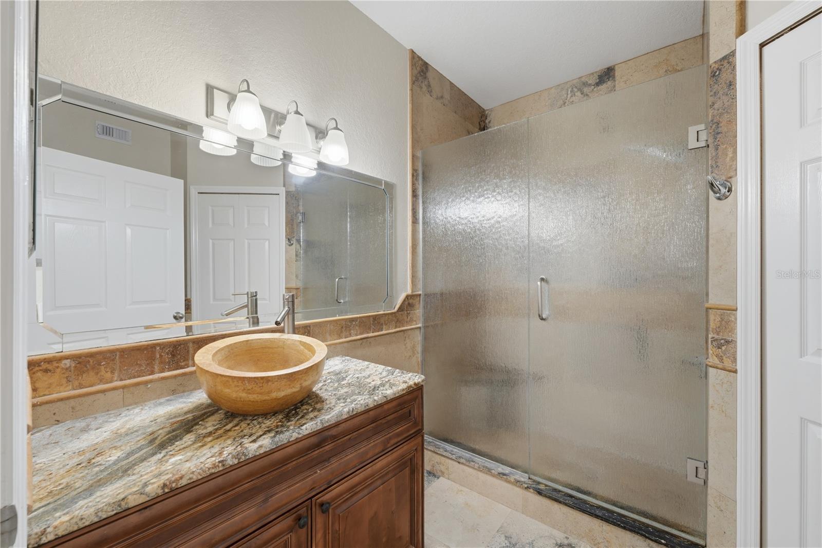 Image 20 of 47 For 6017 Westgate Drive 911