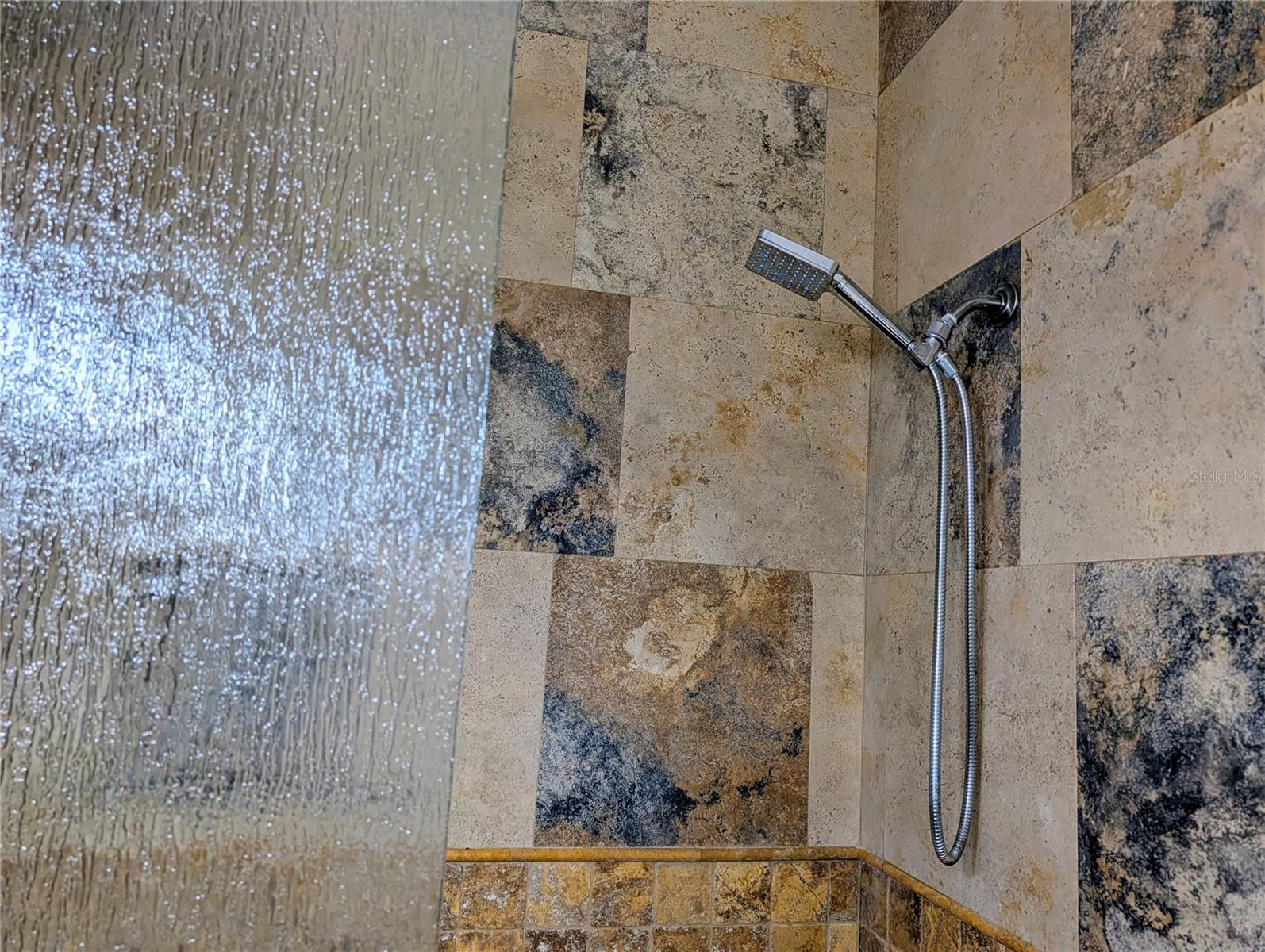 Image 24 of 47 For 6017 Westgate Drive 911