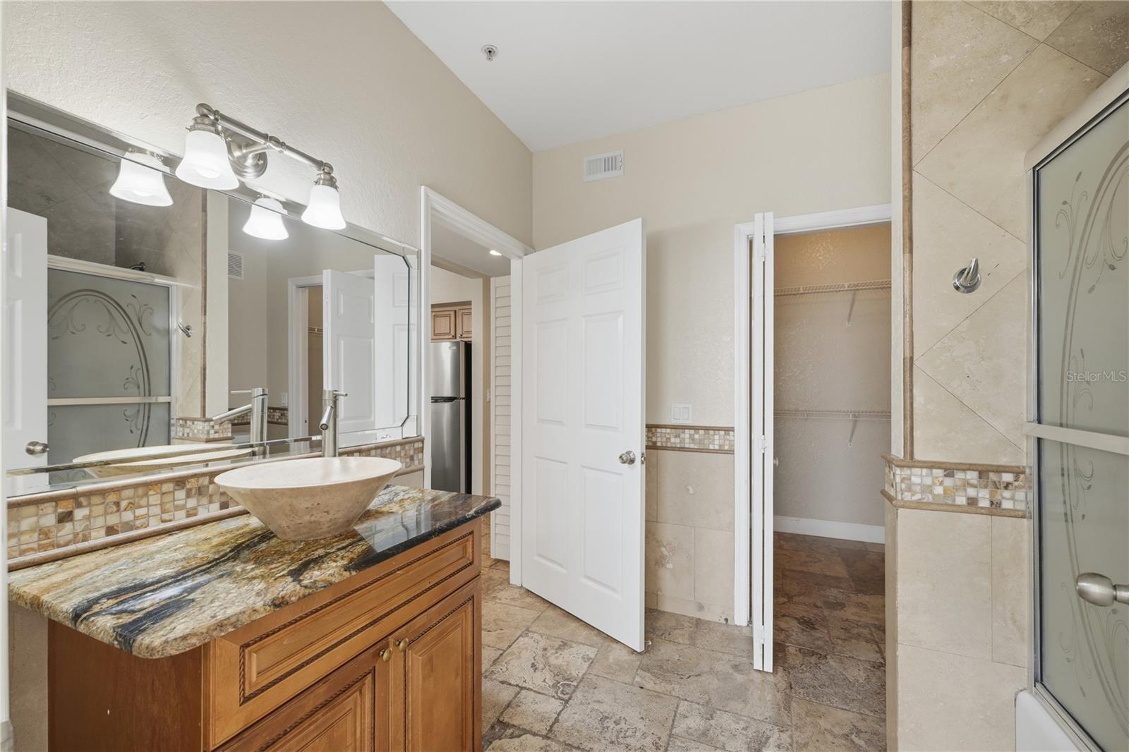 Image 26 of 47 For 6017 Westgate Drive 911