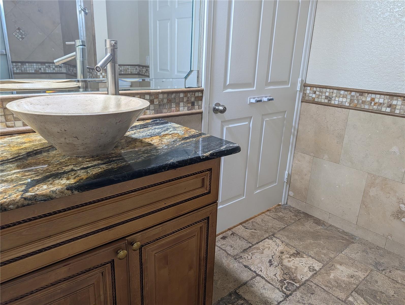 Image 27 of 47 For 6017 Westgate Drive 911