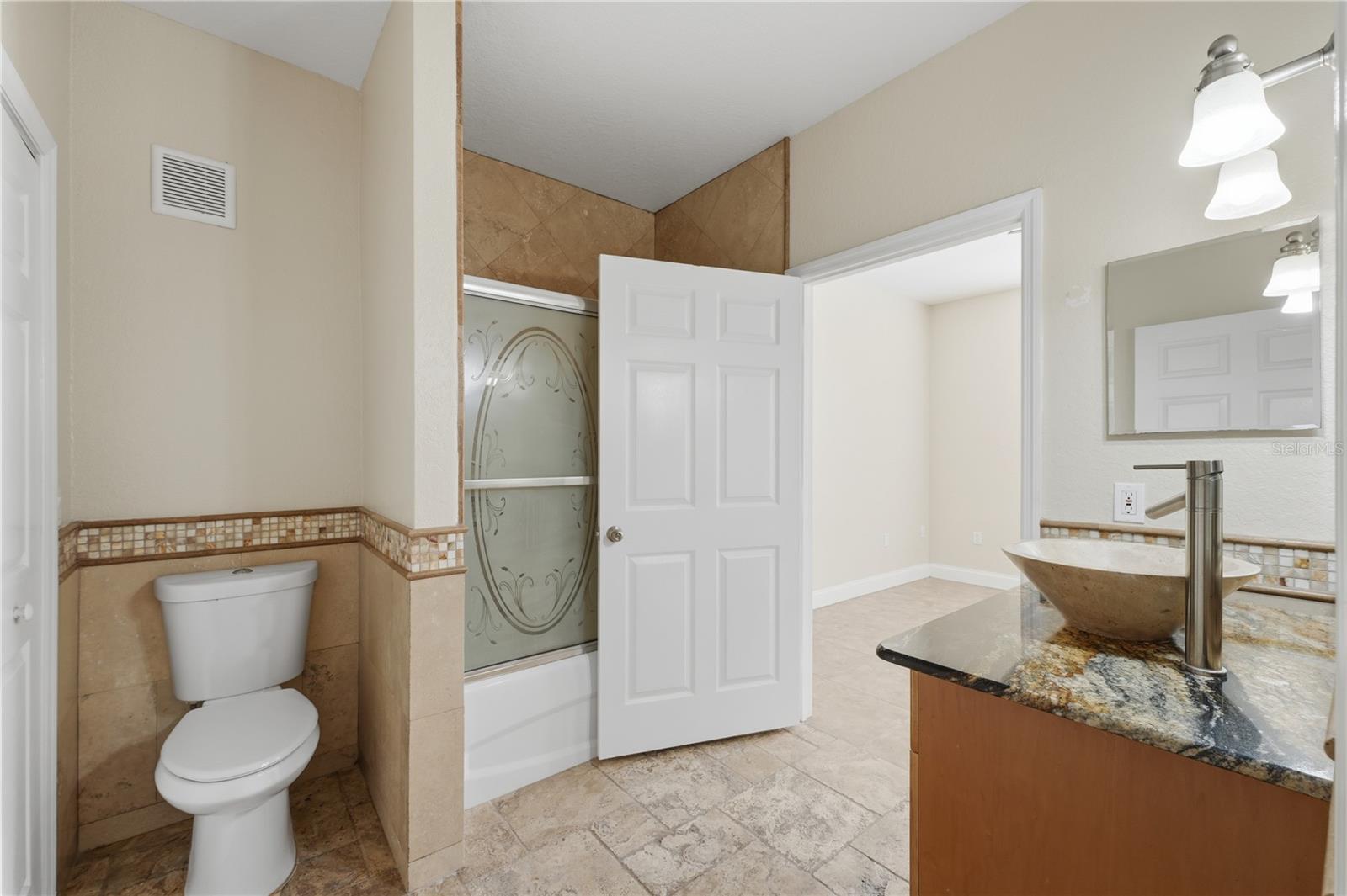 Image 28 of 47 For 6017 Westgate Drive 911