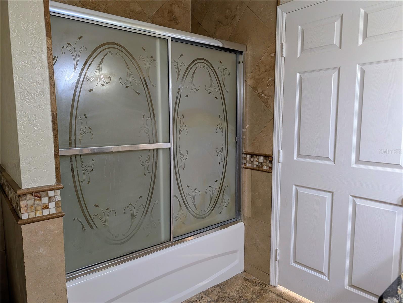 Image 29 of 47 For 6017 Westgate Drive 911