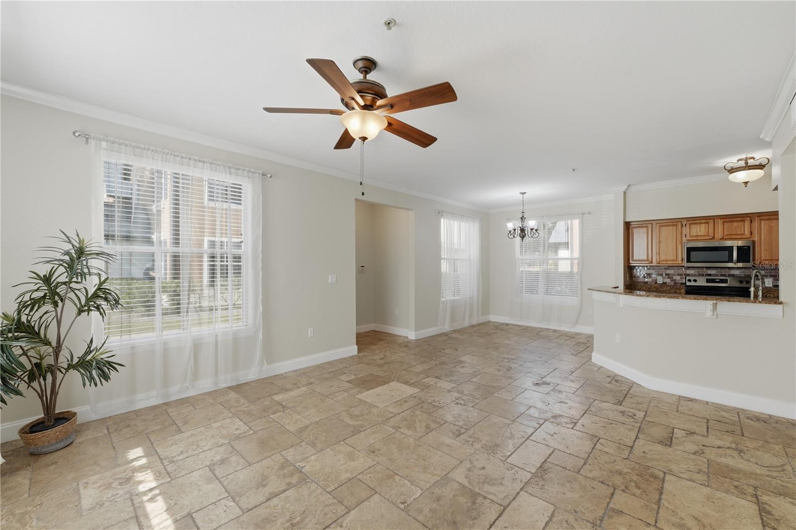 Image 8 of 47 For 6017 Westgate Drive 911