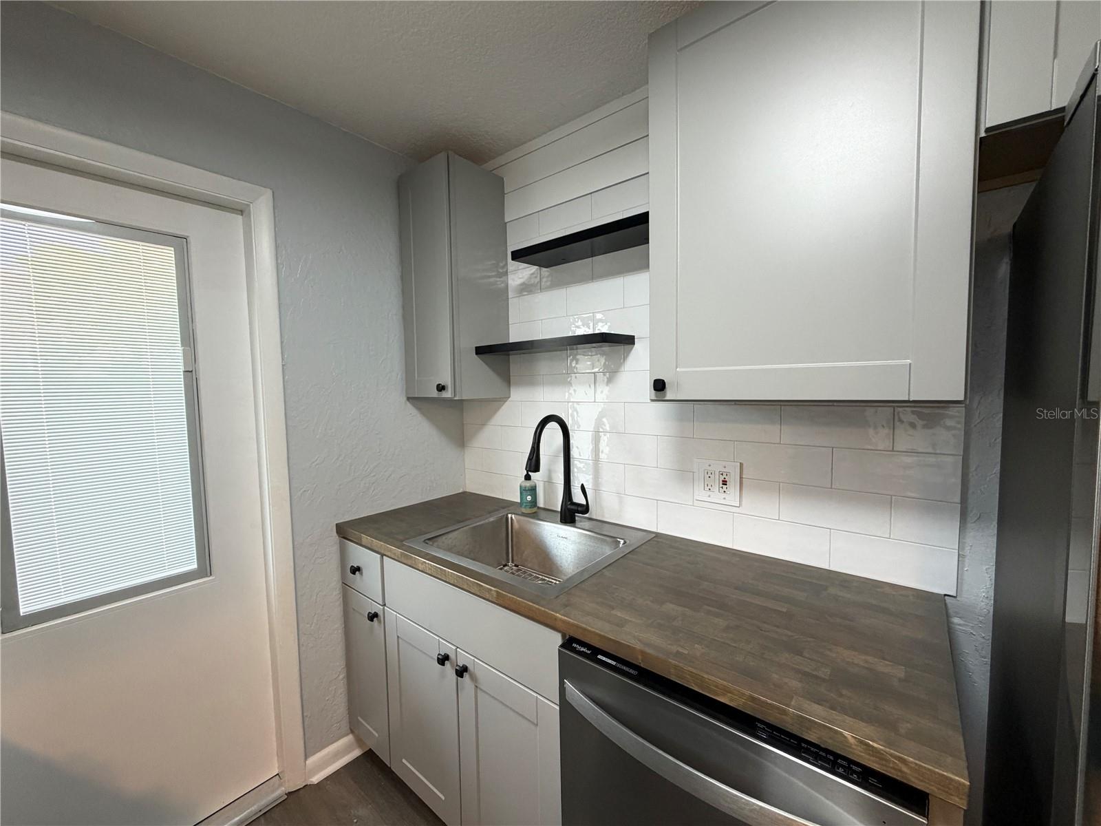 Image 10 of 11 For 320 Lakeview Street 220