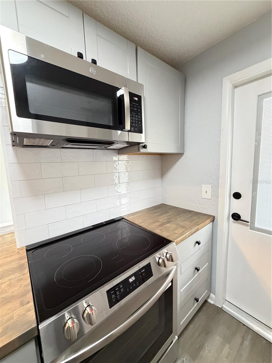 Image 11 of 11 For 320 Lakeview Street 220