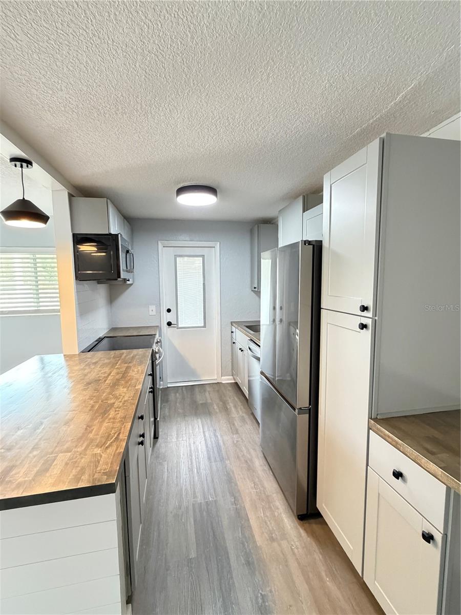 Image 5 of 11 For 320 Lakeview Street 220