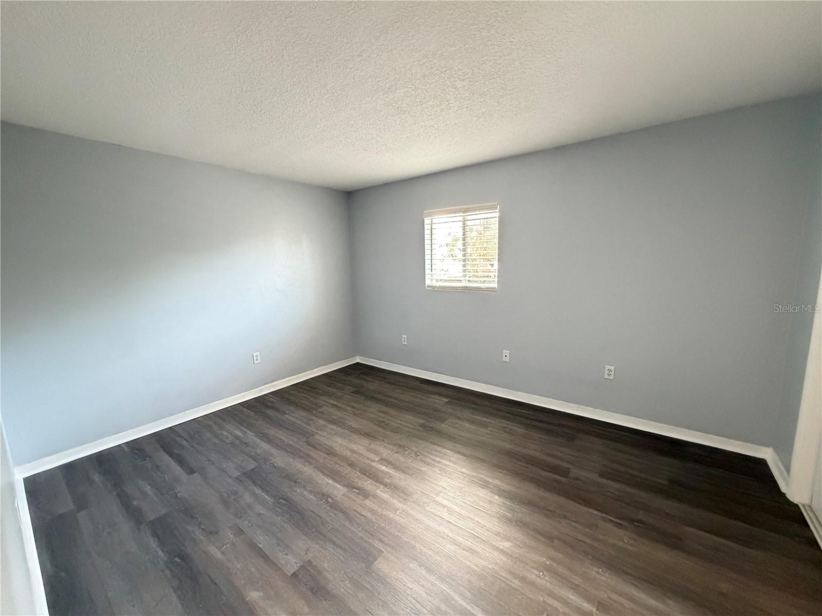 Image 7 of 11 For 320 Lakeview Street 220