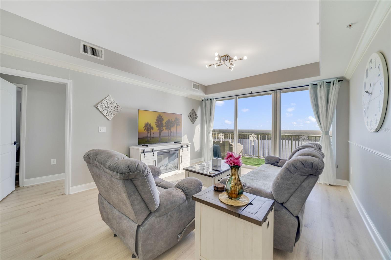 Image 12 of 37 For 13427 Blue Heron Beach Drive 1805