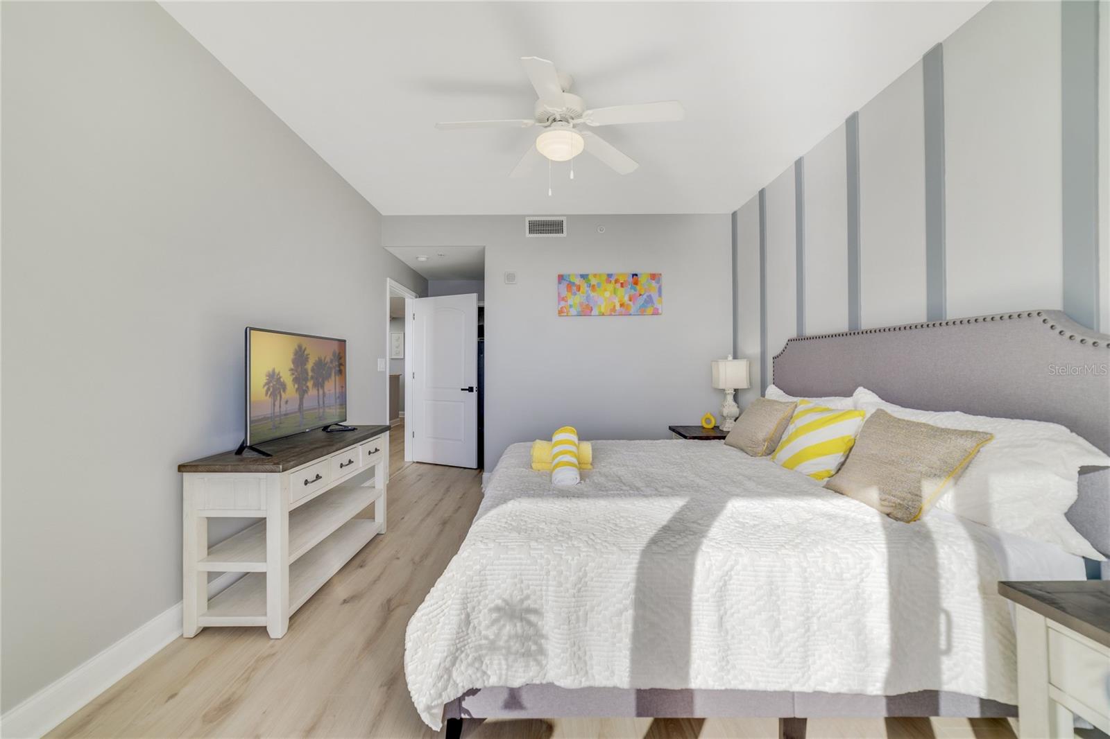 Image 6 of 37 For 13427 Blue Heron Beach Drive 1805