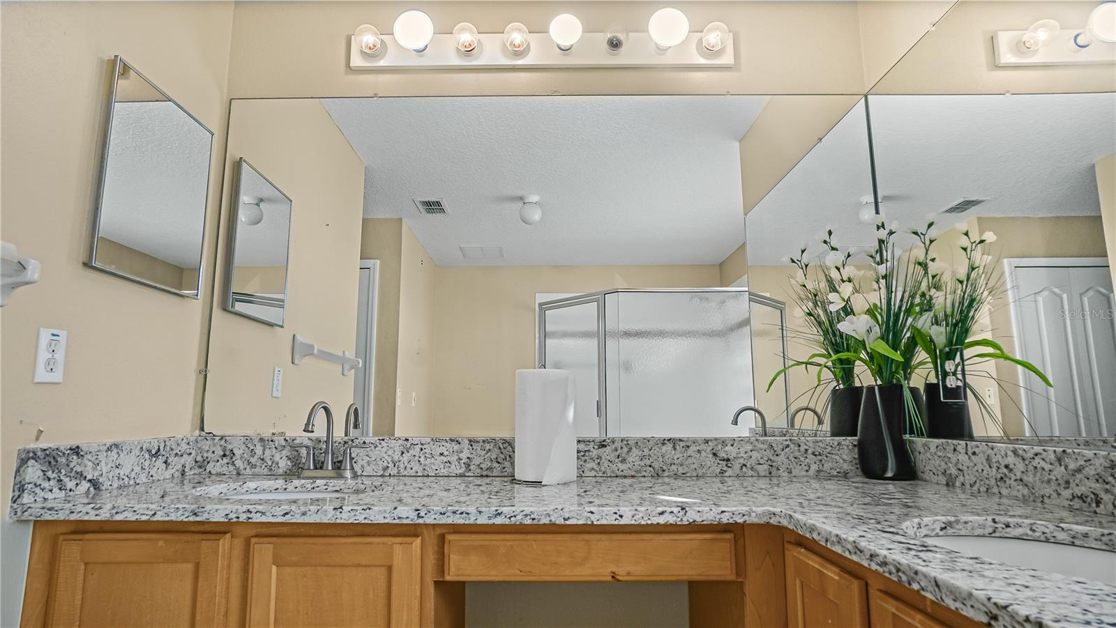 Image 41 of 57 For 820 Westbrook Terrace