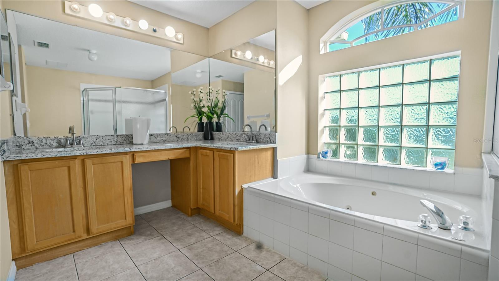 Image 43 of 57 For 820 Westbrook Terrace