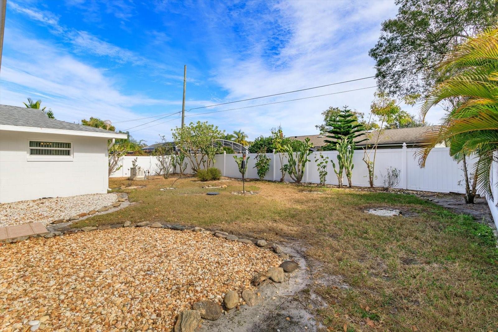 Image 24 of 45 For 326 Fitzhugh Road