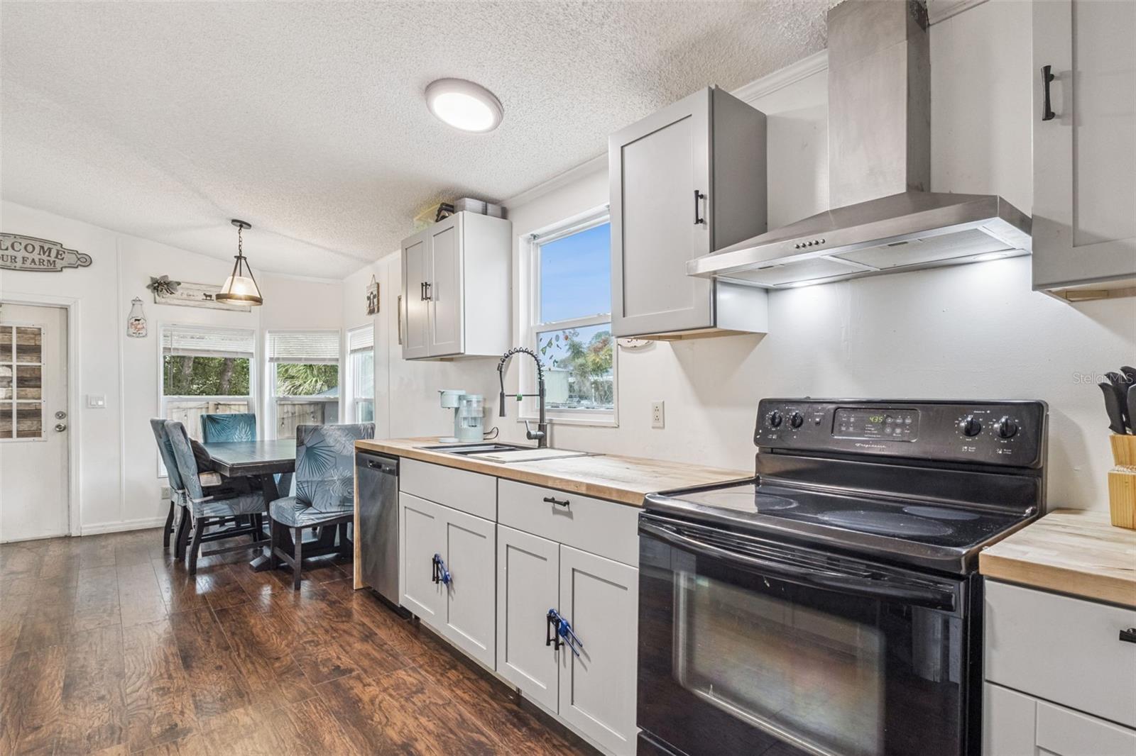 Image 7 of 21 For 4 Cayman Circle