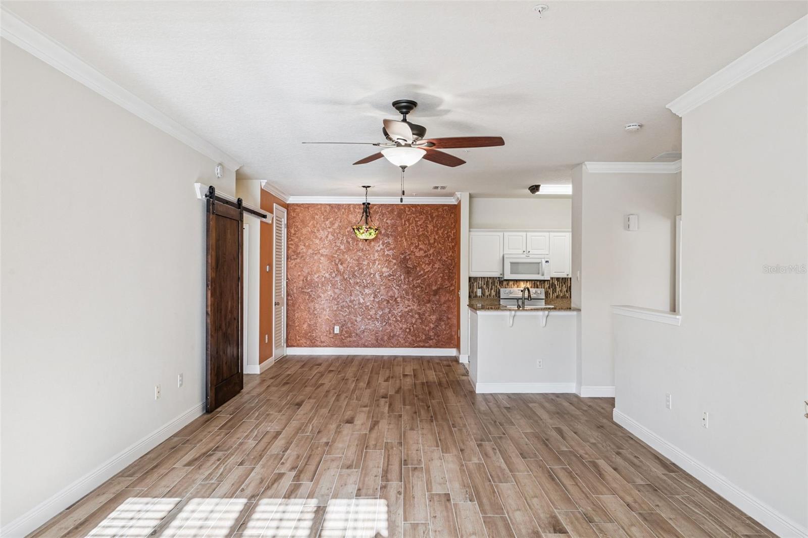 Image 10 of 42 For 316 Southern Pecan Circle 206