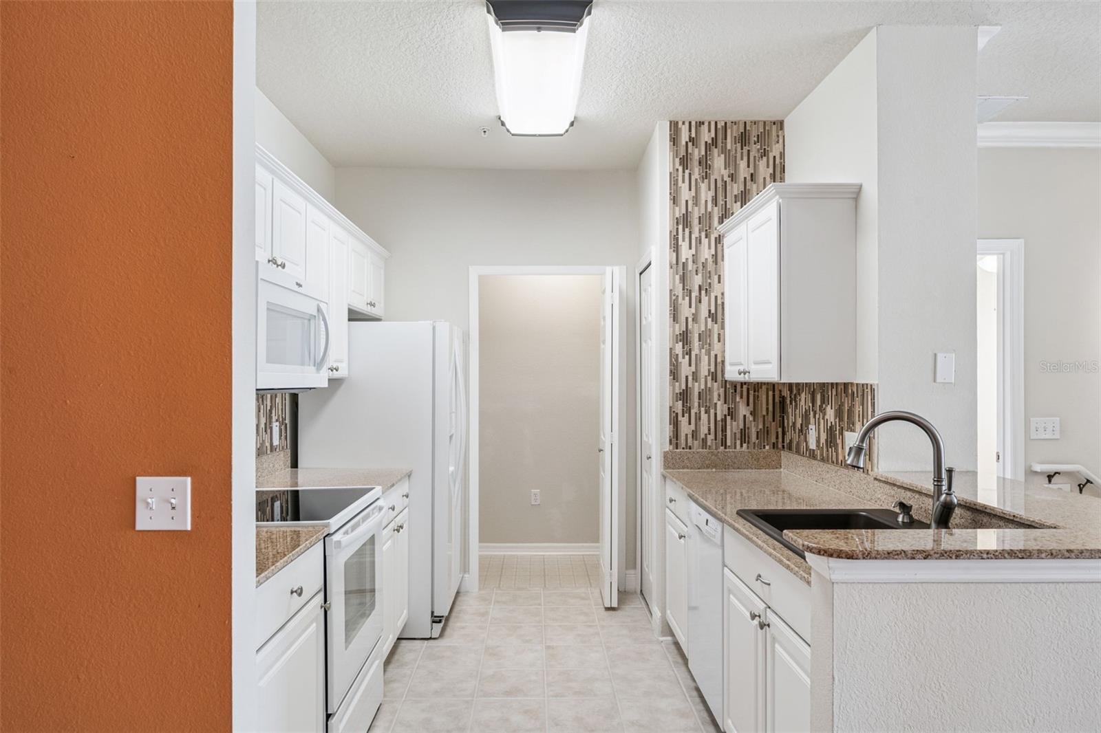 Image 11 of 42 For 316 Southern Pecan Circle 206