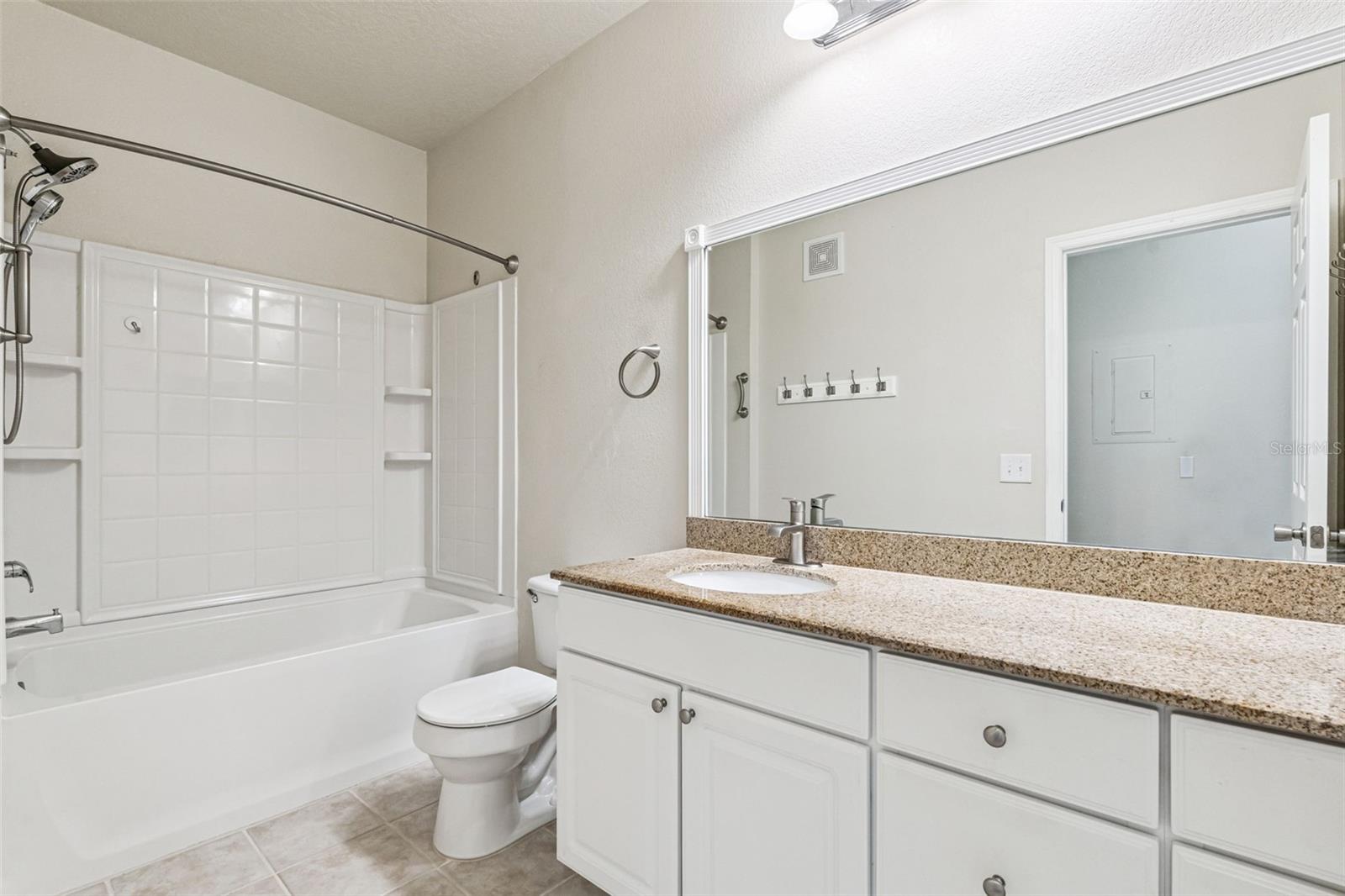 Image 17 of 42 For 316 Southern Pecan Circle 206