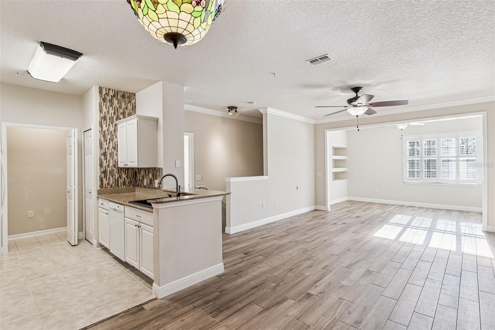 Image 8 of 42 For 316 Southern Pecan Circle 206