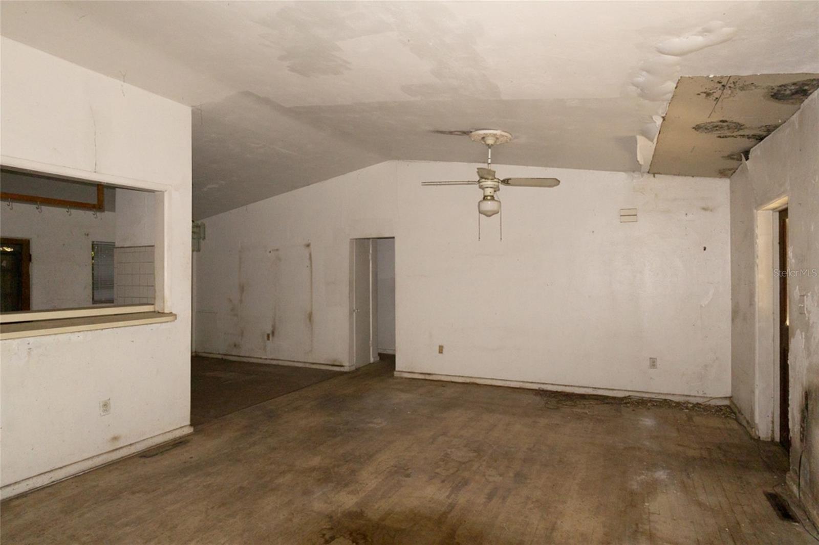 Image 30 of 39 For 4711 Rio Grande Avenue