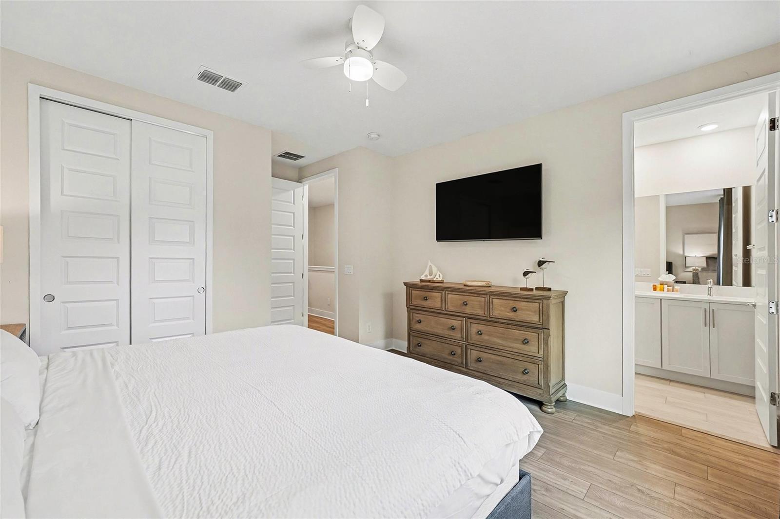 Image 18 of 30 For 7841 Spectrum Drive