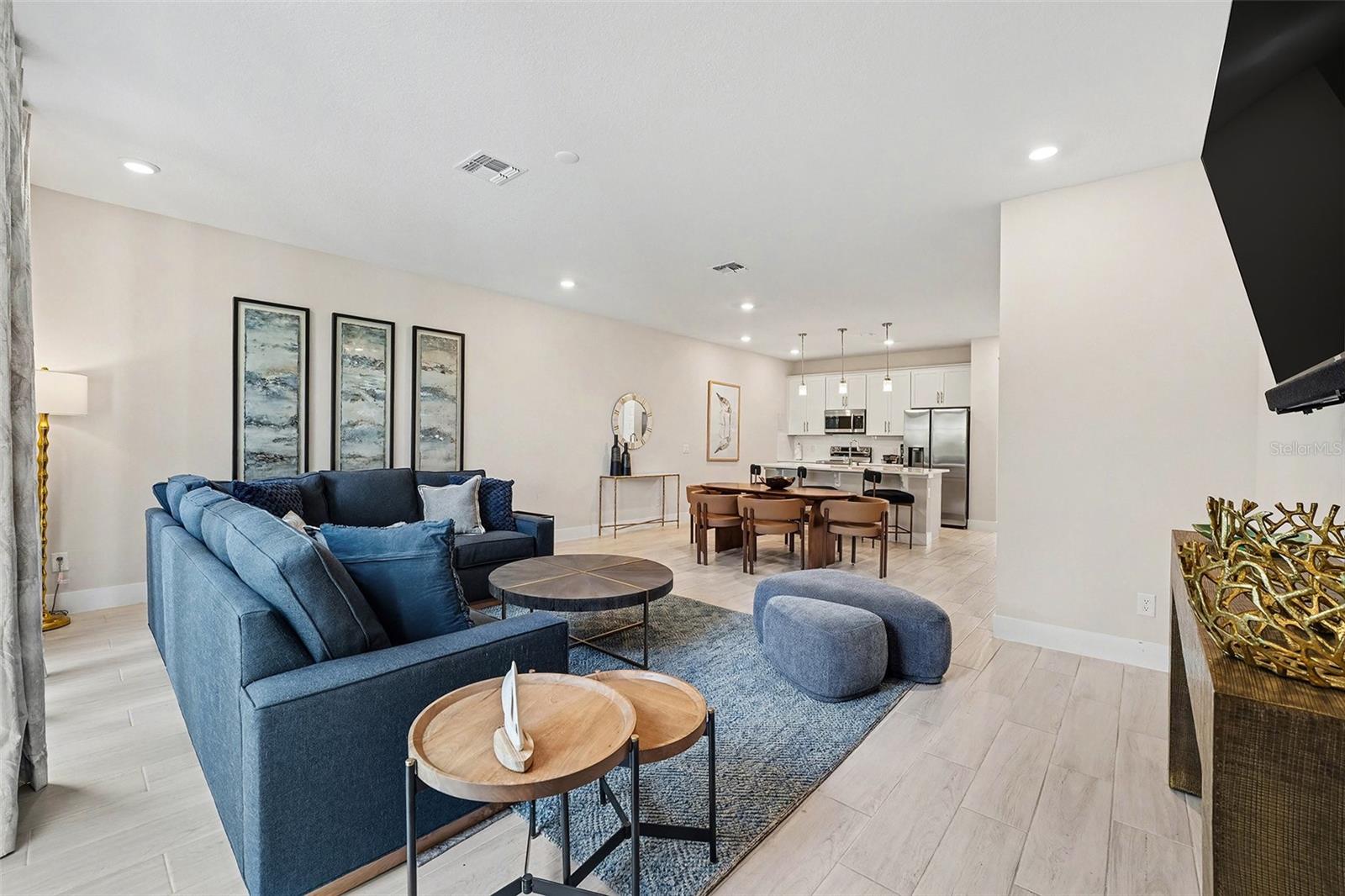 Image 6 of 30 For 7841 Spectrum Drive