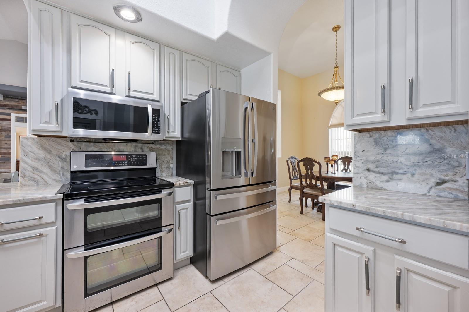 Image 11 of 45 For 18714 Northcliff Street