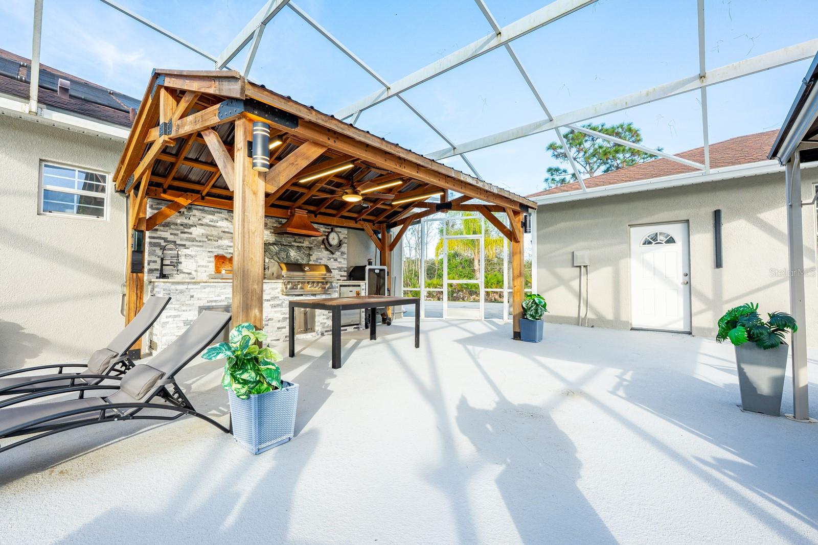 Image 32 of 45 For 18714 Northcliff Street