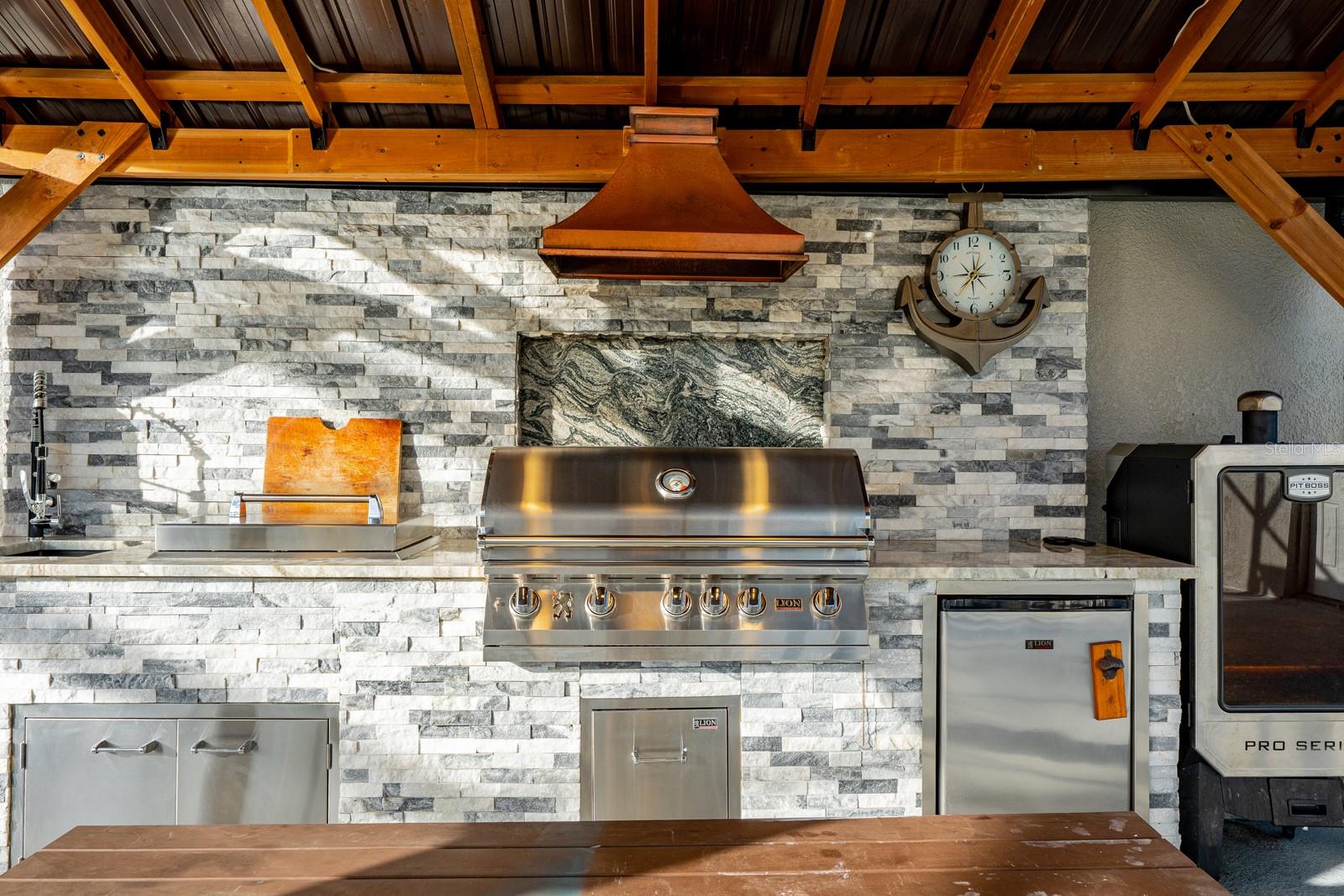 Image 4 of 45 For 18714 Northcliff Street