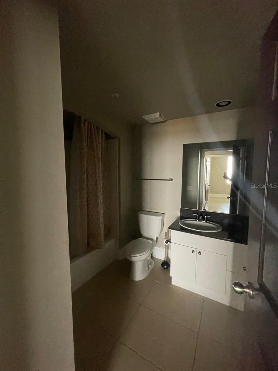 Image 8 of 13 For 322 Central Boulevard 1415