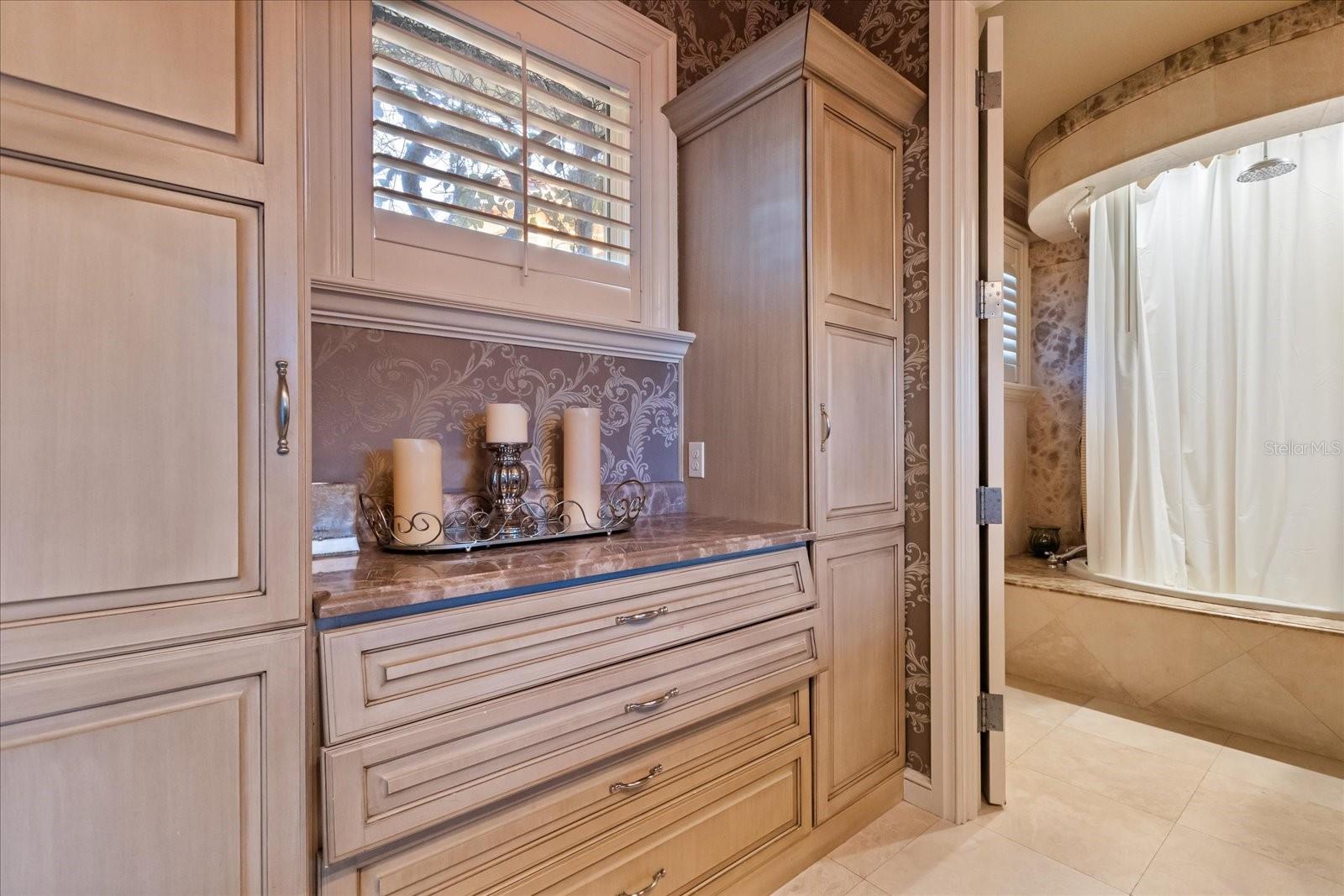 Image 51 of 87 For 2405 Alaqua Drive