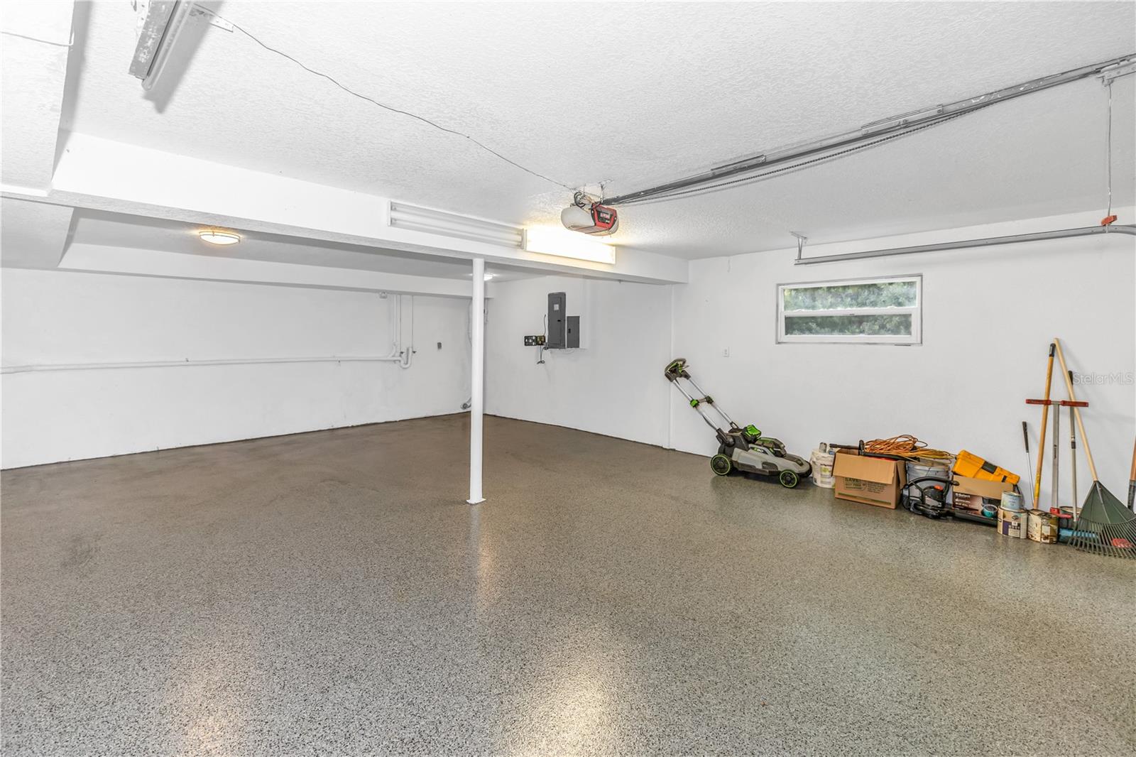 Image 29 of 41 For 8315 Village Green Road