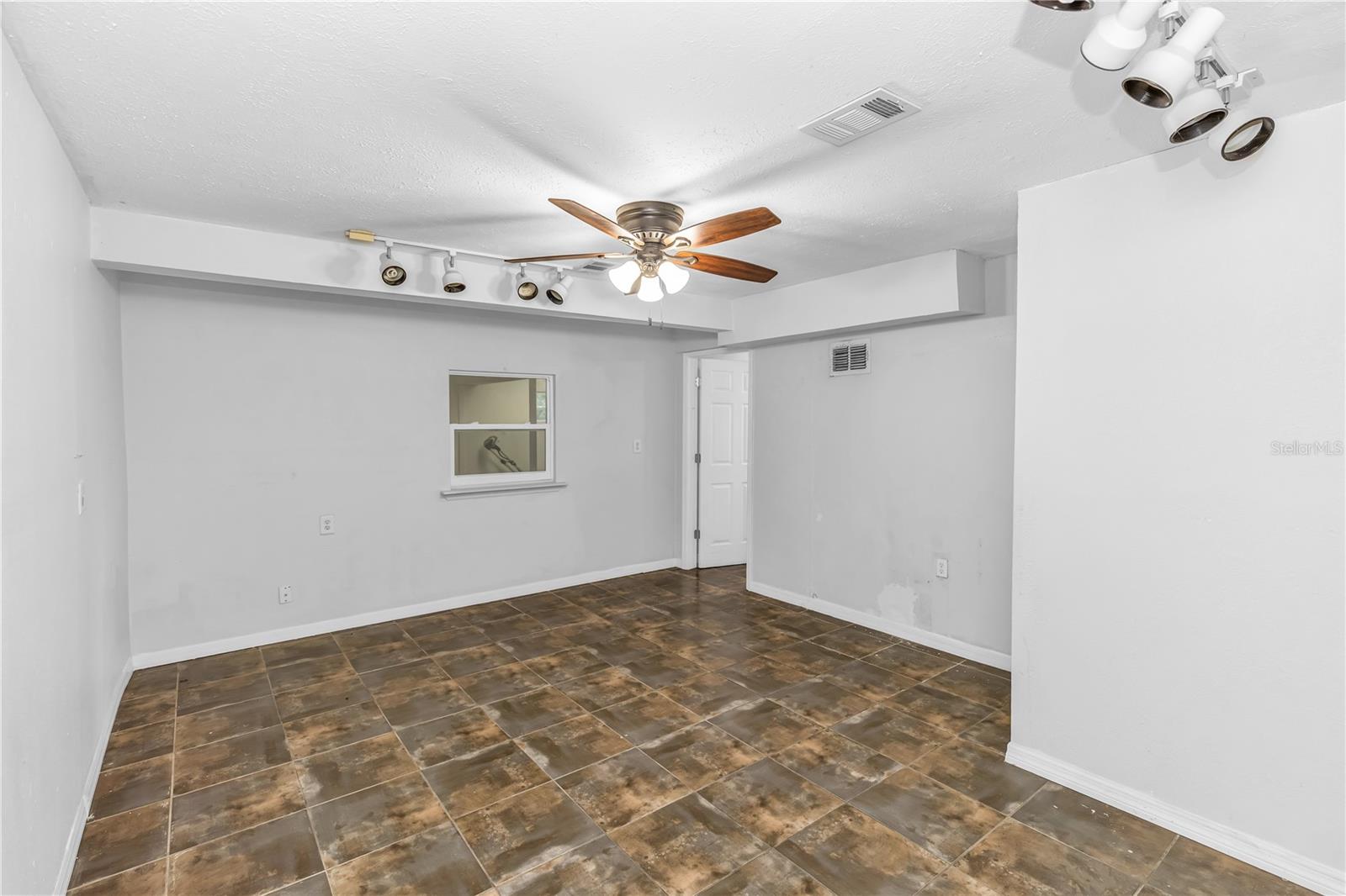 Image 33 of 41 For 8315 Village Green Road