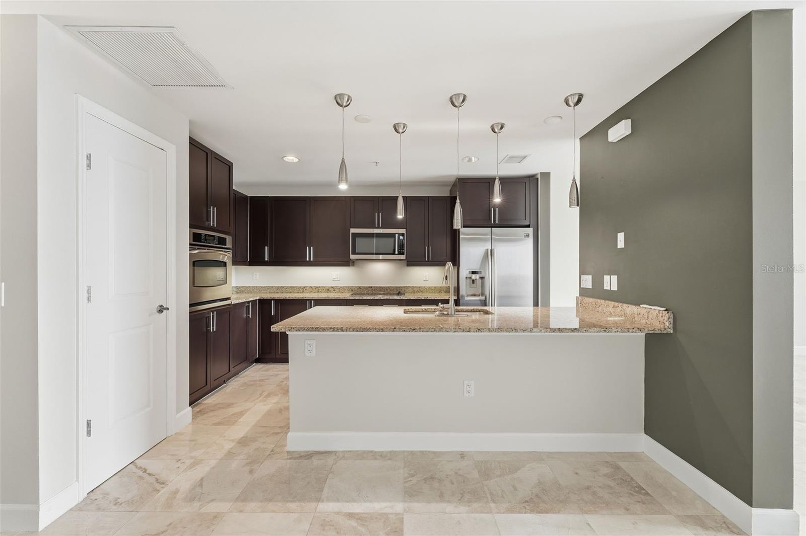 Image 18 of 41 For 100 Eola Drive 1712